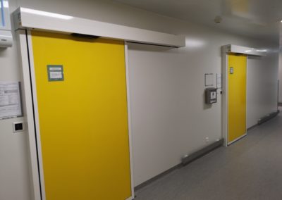 portes coulissantes jaunes par Rosin Entreprise