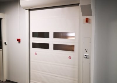 porte coulissante blanche par Rosin Entreprise